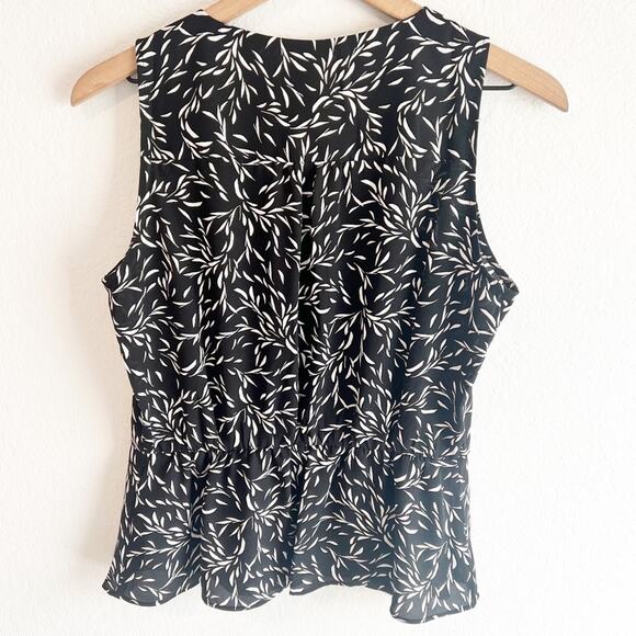 WHITE HOUSE BLACK MARKET WOMENS TOP BLACK WHITE PRINT SLEEVELESS BLOUSE SMALL - Picture 2 of 7